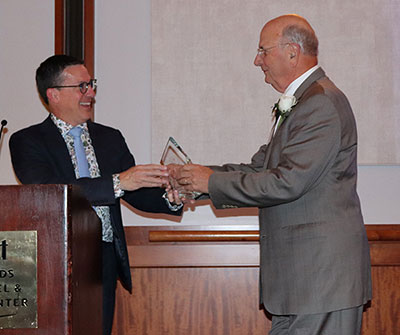 Wespath General Secretary Andy Hendren presents the Clay F. Lee Award to the Rev. Bill Wyman