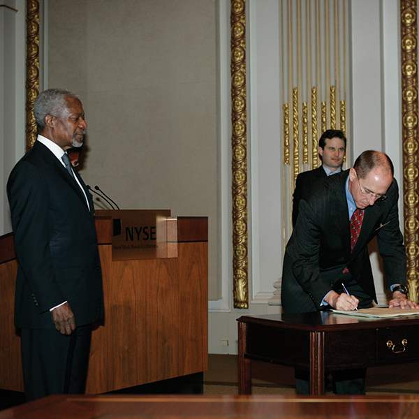 Kofi Annan, former Secretary-General of the United Nations, watches as former Wespath Chief Investment Officer Dave Zellner signs the UNPRI
